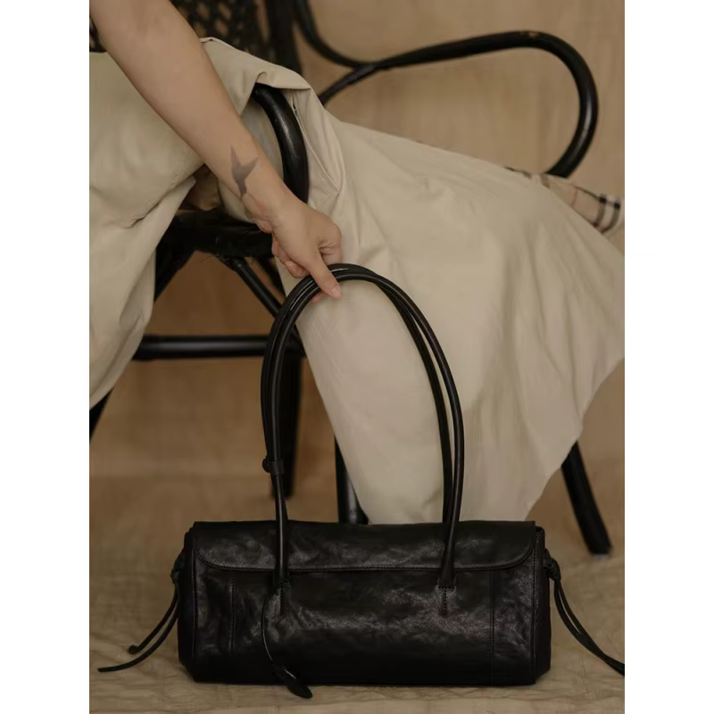 Sac à bandoulière haut de gamme noir en forme de baguette