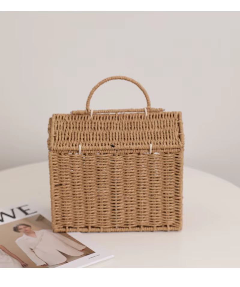 Sac en paille tissé à la main de petite maison de dessin animé