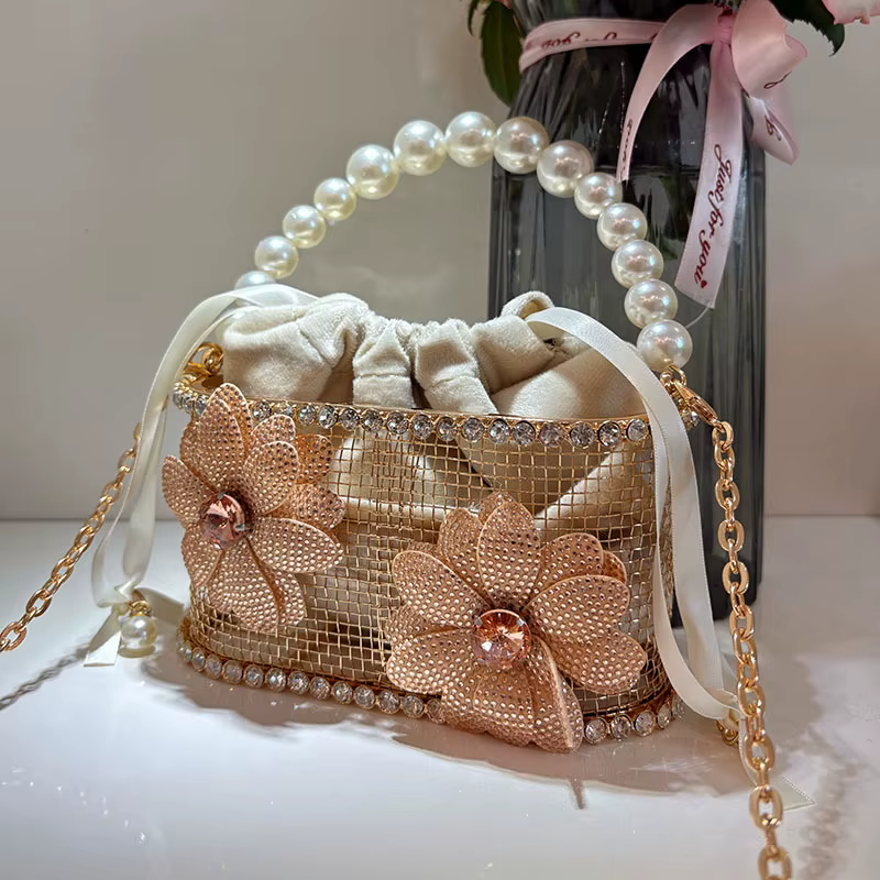 Sac seau en métal à fleurs en strass incrusté de diamants