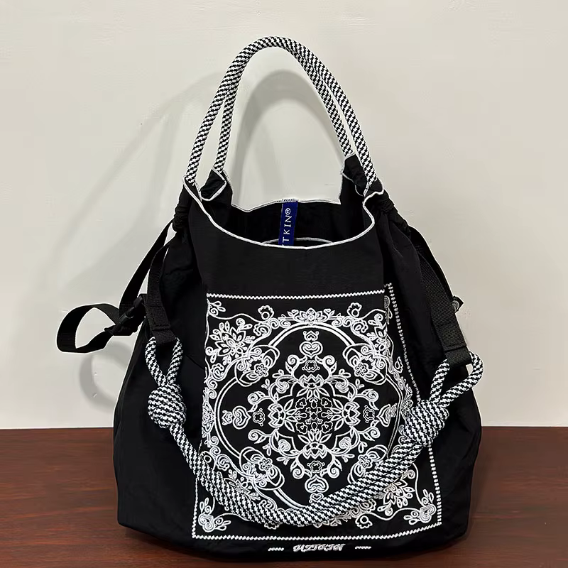 Sac à main en nylon brodé floral vintage pour femme – Sac