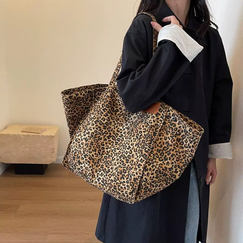 Sac fourre-tout à motif léopard