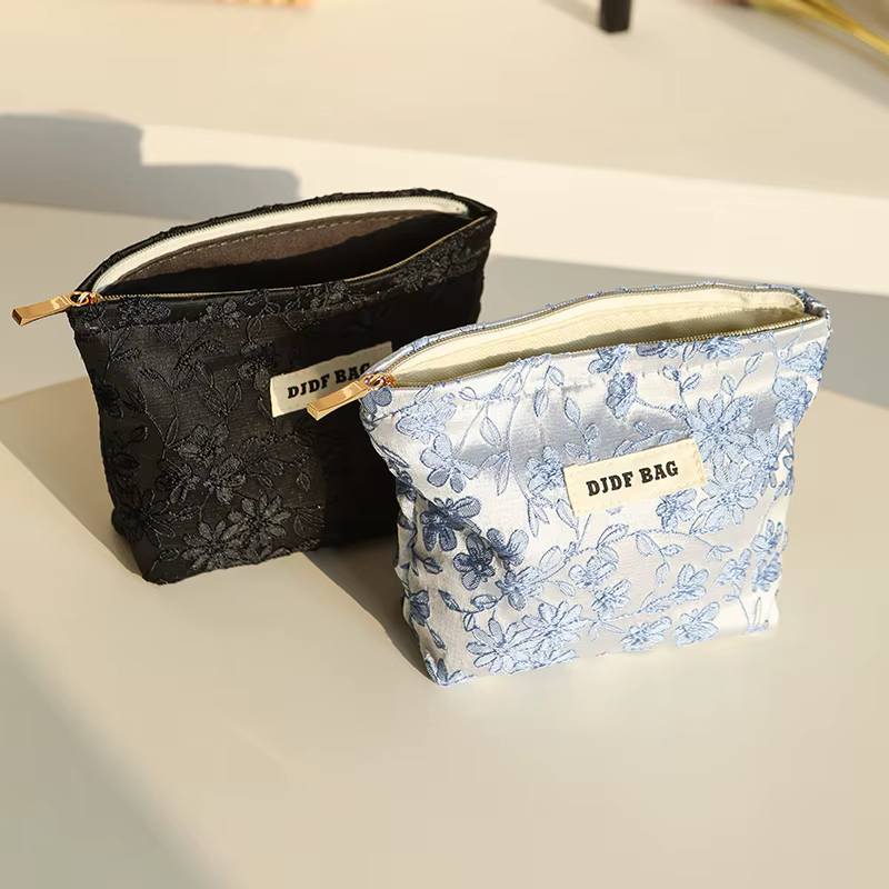 Nouveau sac cosmétique femme de petite taille Portable bleu broderie Mini sac de rangement de serviettes hygiéniques sac de clé de monnaie de banlieue sac de carte bancaire
