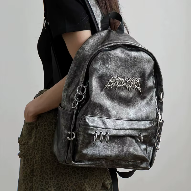 Sac à dos grande capacité clouté style punk sombre pour femme