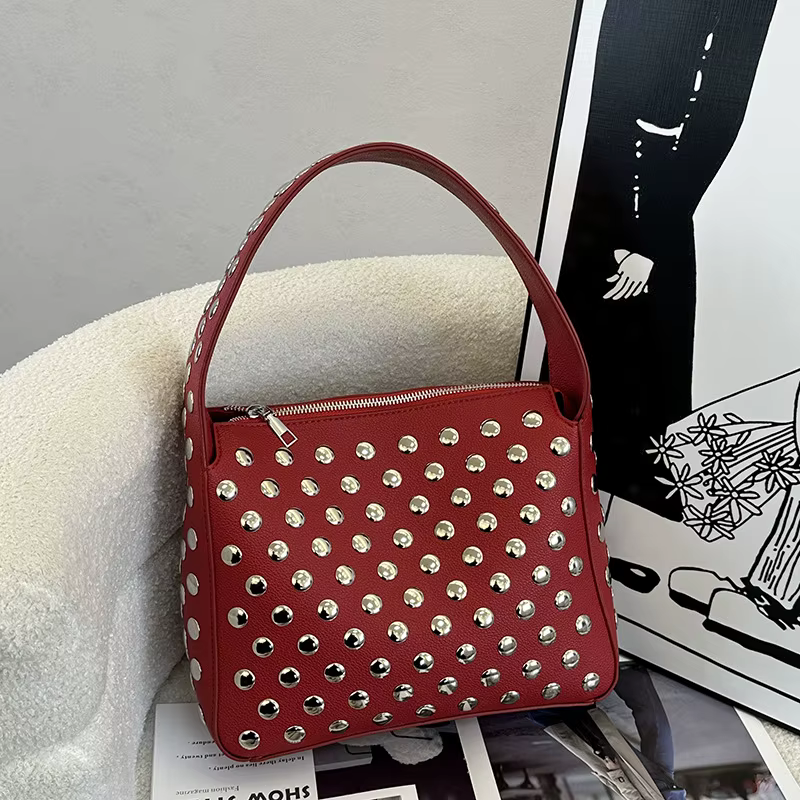 Sac à bandoulière de luxe à rivets