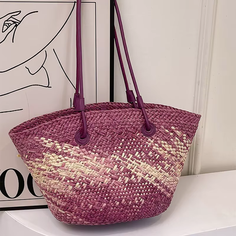 Sac à bandoulière sous les bras en paille de couleur dégradée