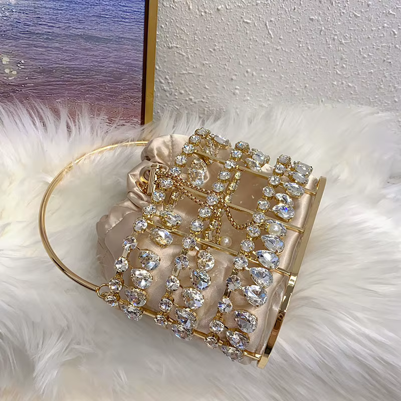 Sac seau clouté de luxe en diamant scintillant