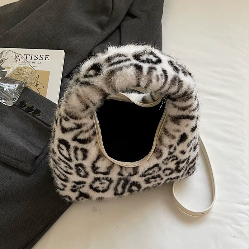 Pochette de soirée de luxe en fausse fourrure léopard
