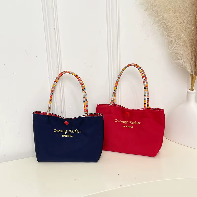 Sac à main pour femme en toile brodée avec lettres