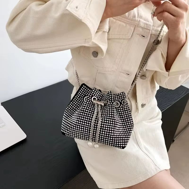 Sac seau décoré de paillettes à la mode