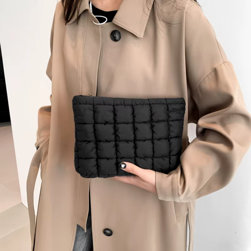 Pochette de maquillage rembourrée et matelassée pour femmes