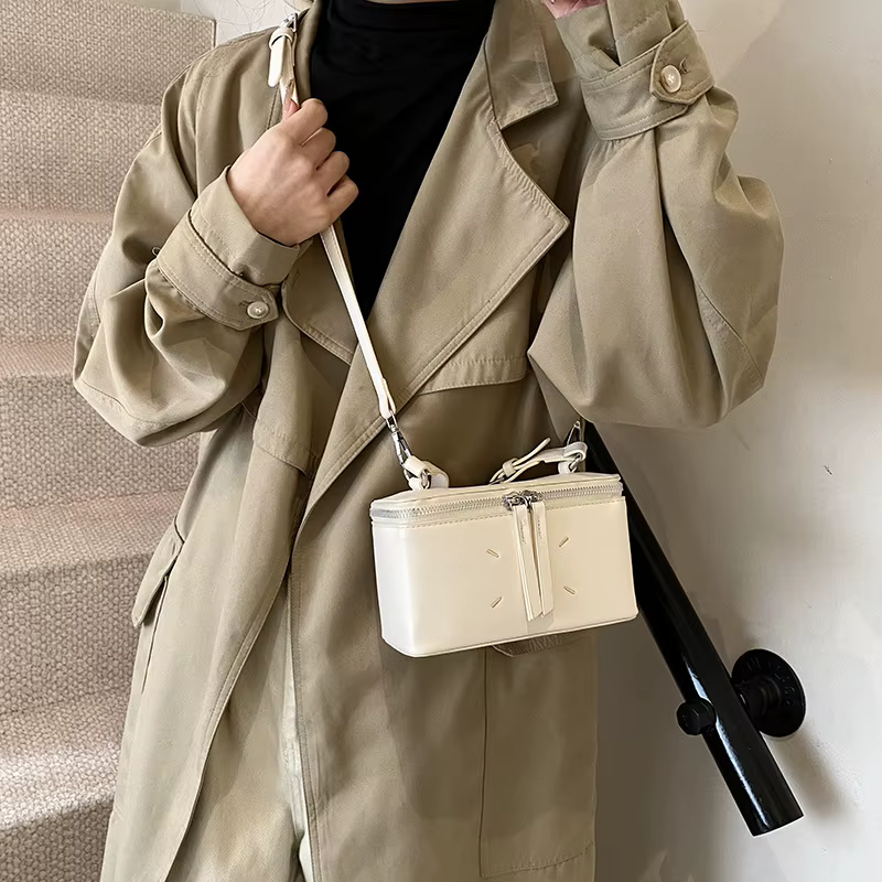 Sac carré tendance, best-seller de la saison