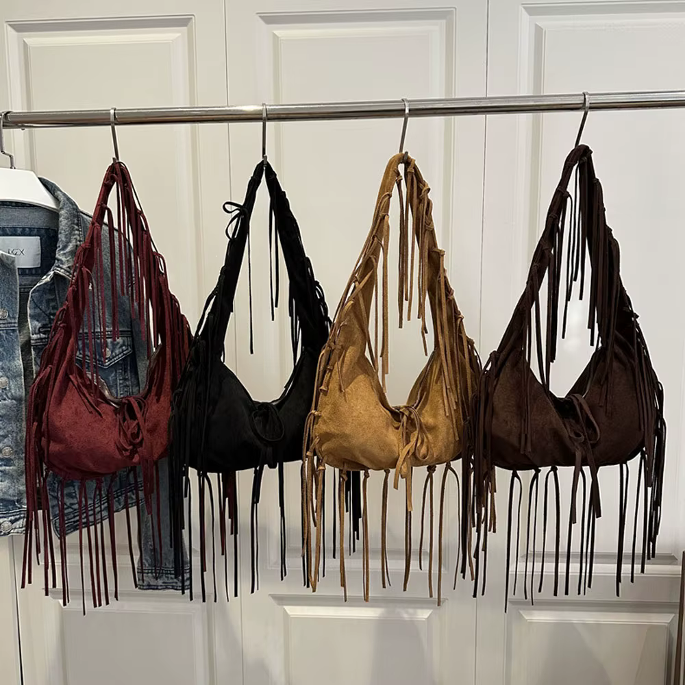 Sac fourre-tout à bandoulière à pompons quatre couleurs