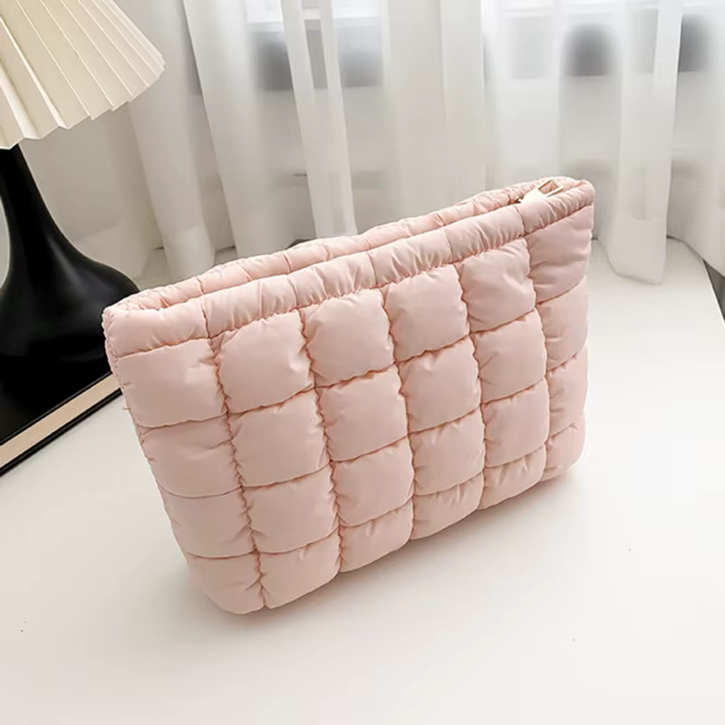Pochette de maquillage rembourrée et matelassée pour femmes