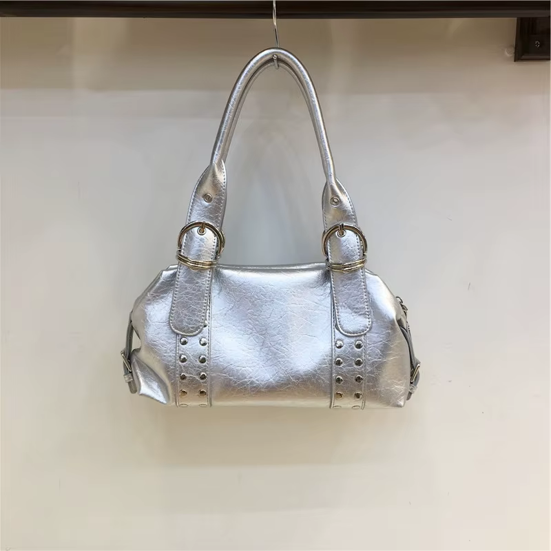2025 marque Design Vintage Rivet Larfe capacité en cuir oreiller sacs à main mode élégant voyage aisselle sac femmes sac fourre-tout décontracté