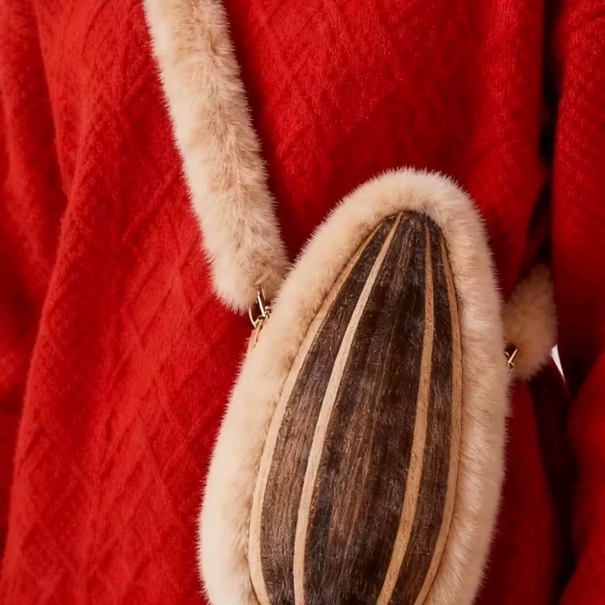 Le nouveau sac à bandoulière simple en peluche créatif de Sunflower Seed est un cadeau de niche pour votre meilleur ami
