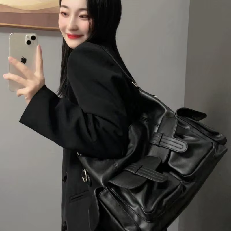 Un nouveau sac messager fourre-tout à une épaule