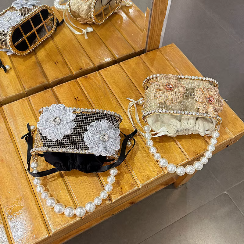 Sac seau en métal à fleurs en strass incrusté de diamants