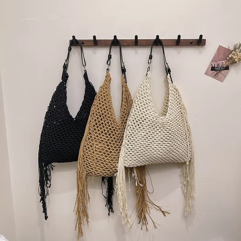 2025 nouveau sac de plage en paille de créateur pour les femmes mode gland sac à main fourre-tout sac de vacances décontracté dame Crochet évider sac à bandoulière