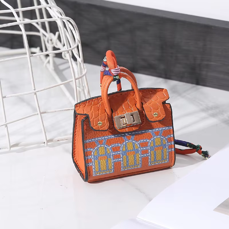 Mini sac décoratif suspendu motif peau de serpent