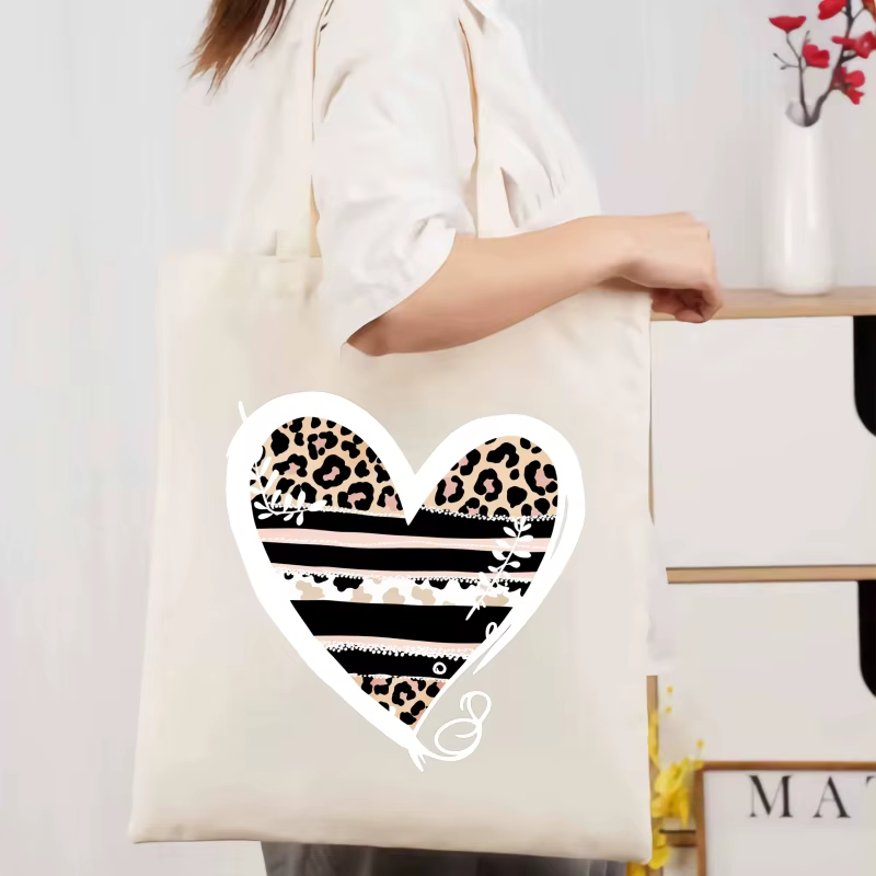 Sac à main en toile à motif en forme de cœur avec rayures léopard naturelles