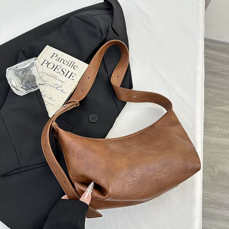 Petit sac noir de styliste pour femmes