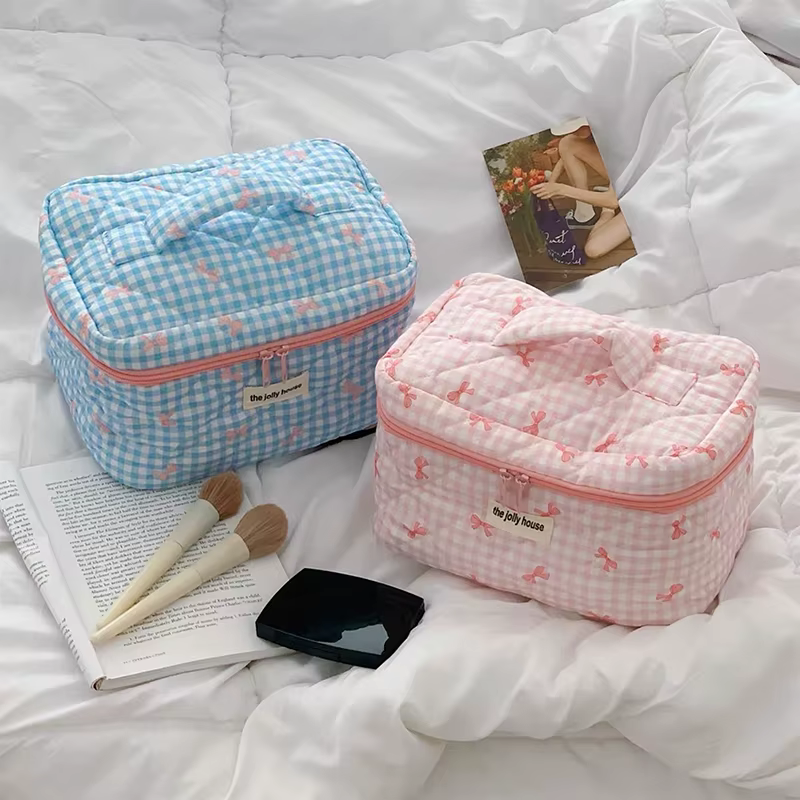 Nouveau dessin animé nœud papillon fourre-tout maquillage sac à fermeture éclair femmes grande capacité Quilting pochette sac de toilette mignon Portable sac de rangement cosmétique