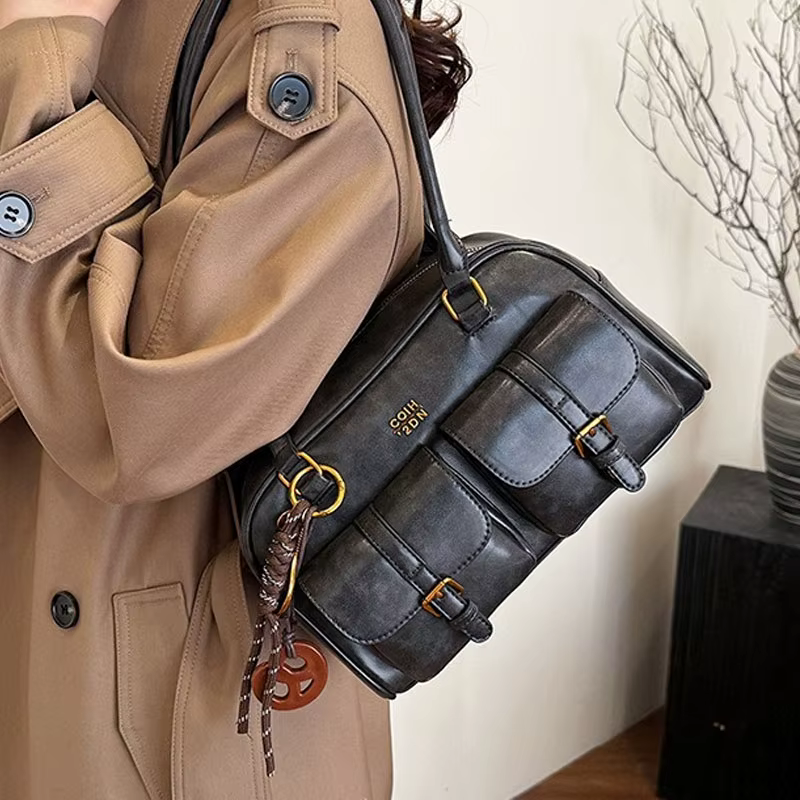 Sac à bandoulière rétro en cuir de couleur unie pour femmes