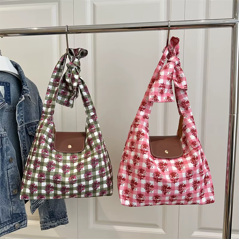 Sac fourre-tout à poignées nœud papillon et motif rayé