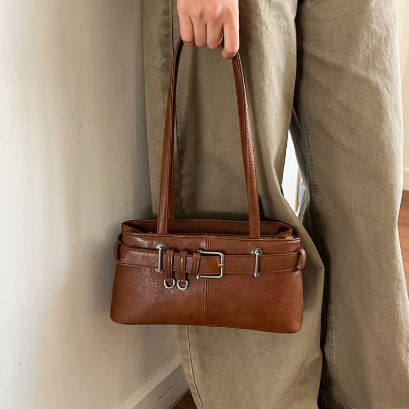 Sac à bandoulière vintage marron en similicuir pour femme avec boucle décorative