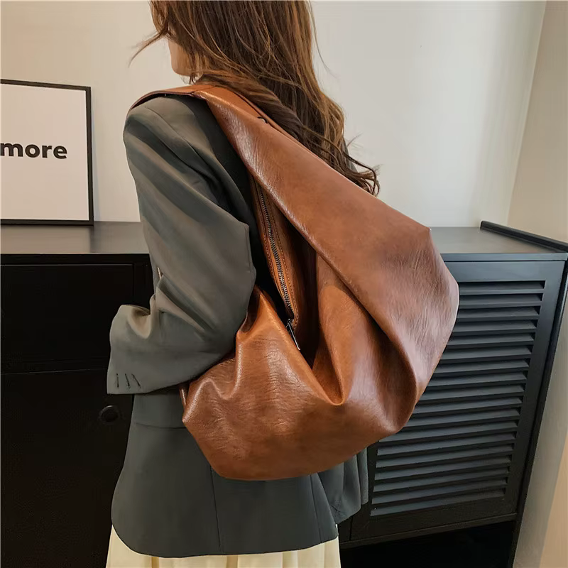 Grands sacs à bandoulière noirs pour femmes
