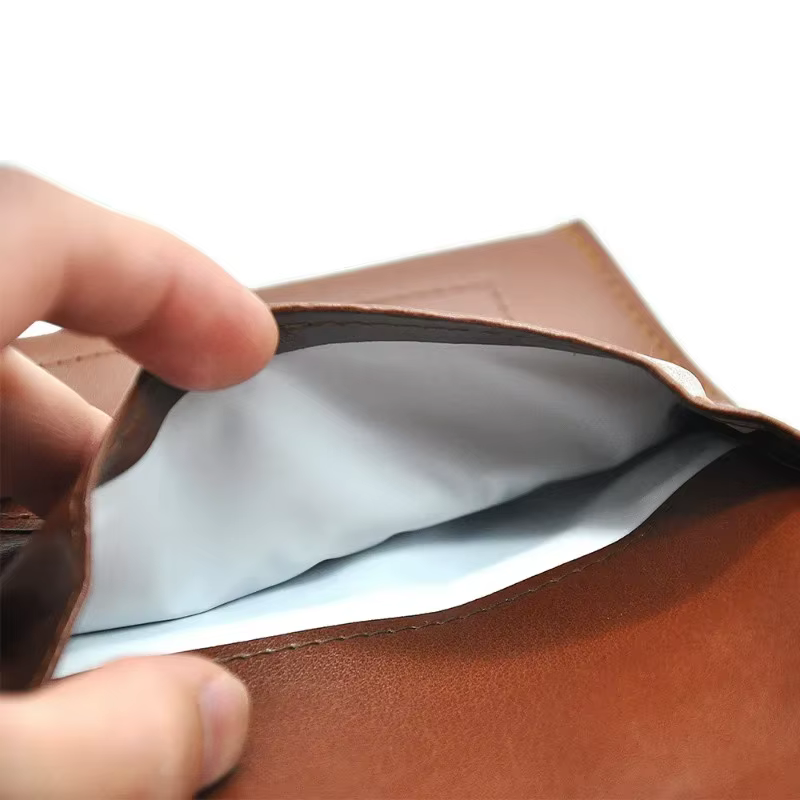 1 pochette à tabac en cuir PU