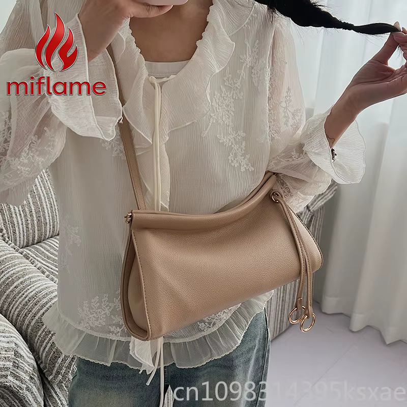 Sac à bandoulière en cuir vintage avec silhouette structurée