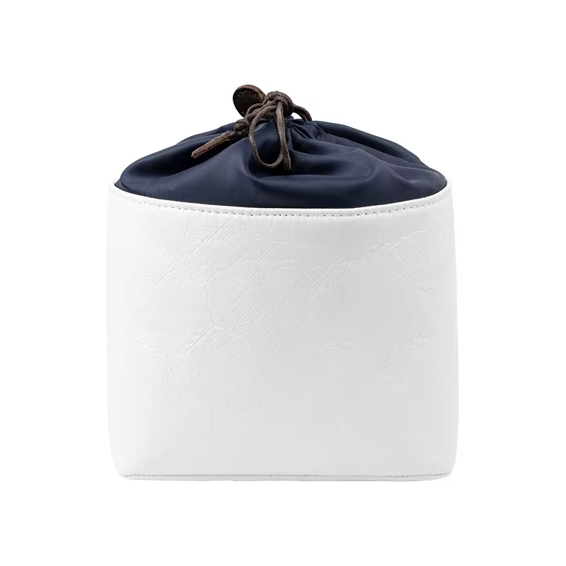 Sac seau imperméable avec monogramme et doublure intérieure en papier DuPont