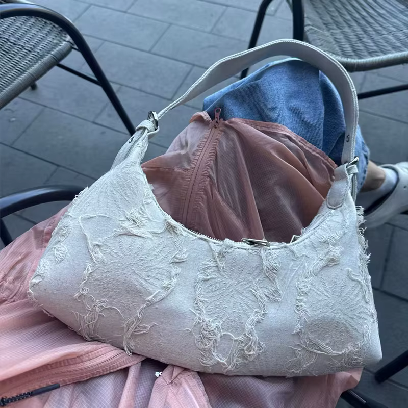 Sac fourre-tout à bandoulière en toile avec design patchwork