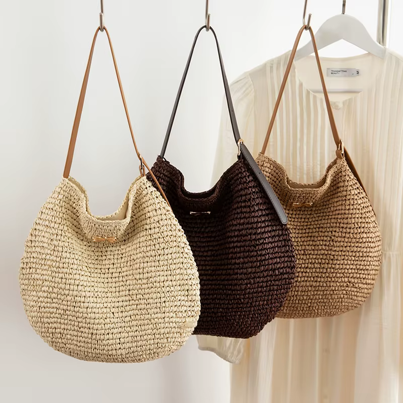 Sac à bandoulière en paille de raphia tressé