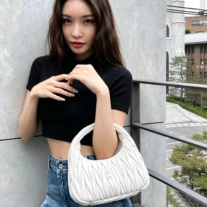 Sac à main tendance pour femme, design à pompons, sac d'épaule haut de gamme, sac sous le bras grande capacité, sac pour femme