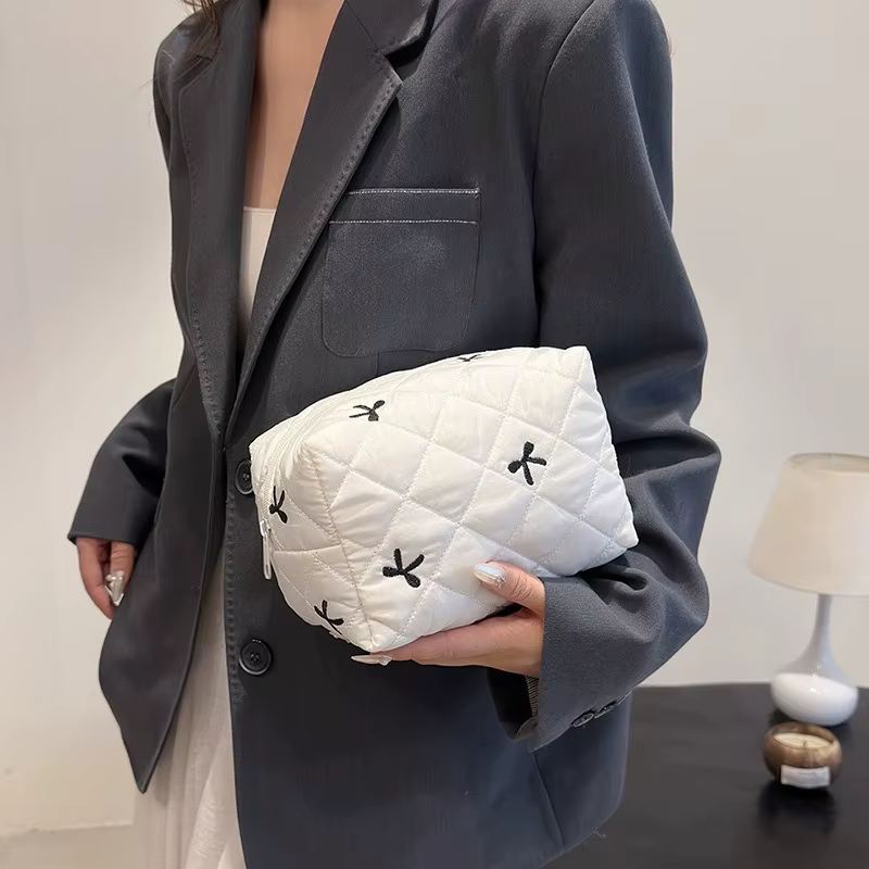 Trousse de maquillage brodée avec nœud pour femmes