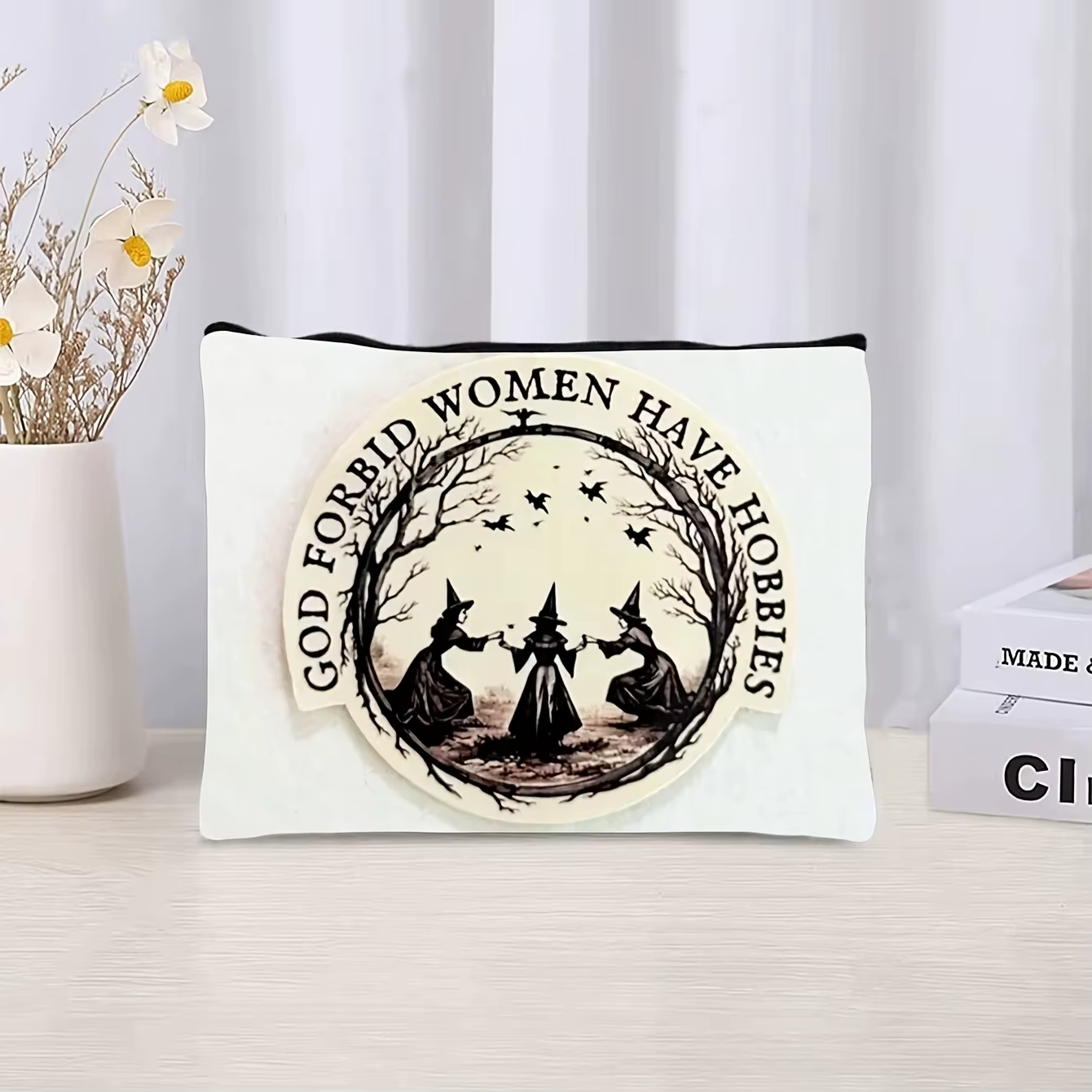 Trousse de maquillage de sorcière mystique et au clair de lune Illustration de sorcières enchanteresses Pochette cosmétique en polyester noir Cadeaux de vacances d'Halloween