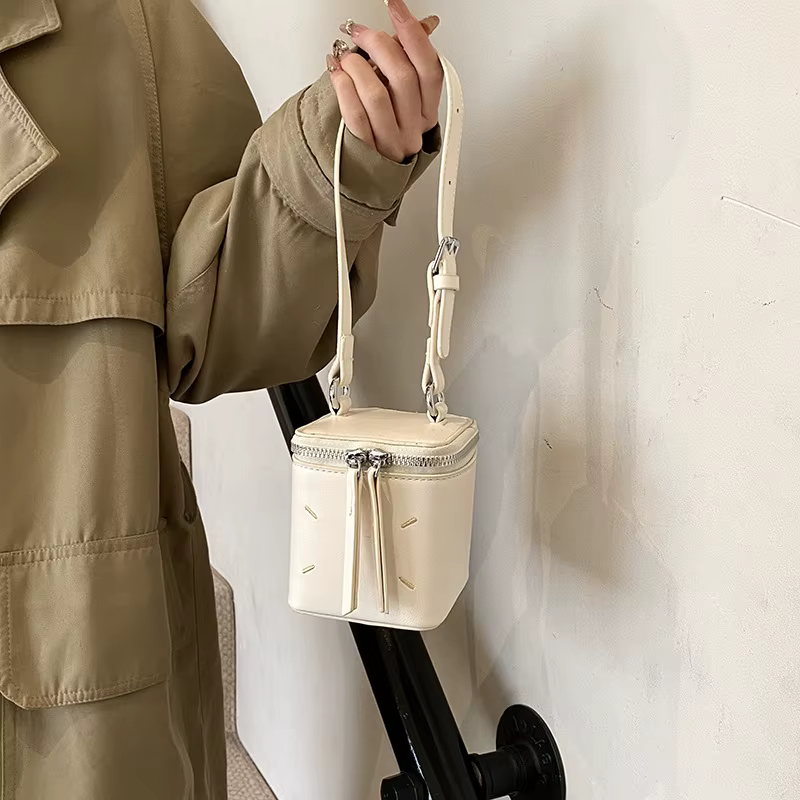 Sac carré tendance, best-seller de la saison