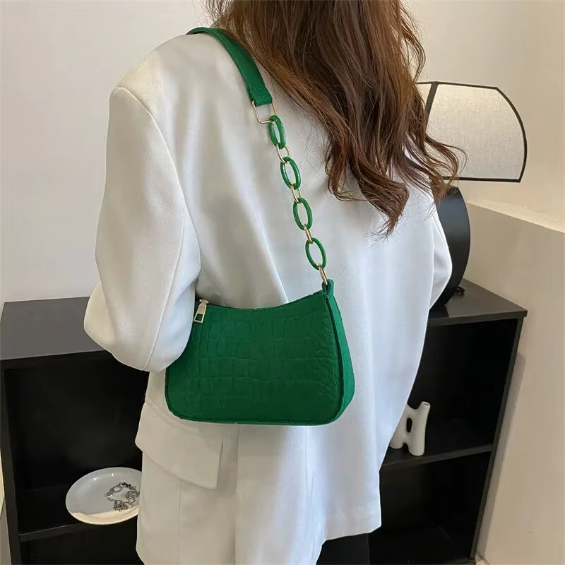 Petit sac carré Yankee sous les bras décontracté