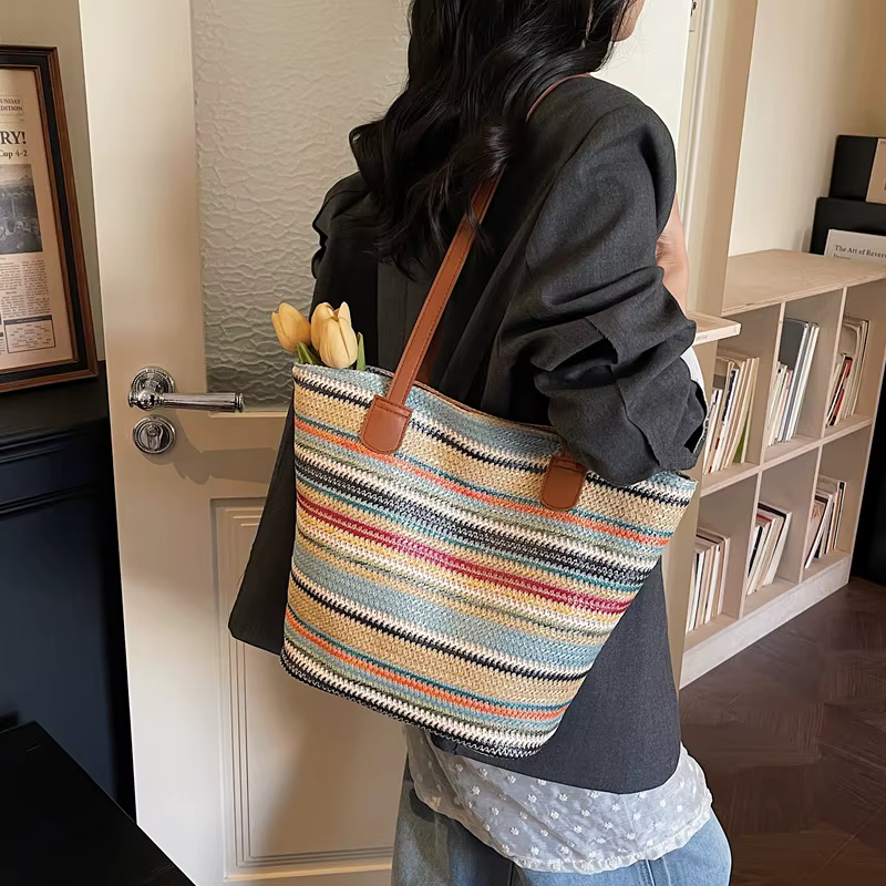 Nouveau sac fourre-tout en paille tressée arc-en-ciel grande capacité pour femme