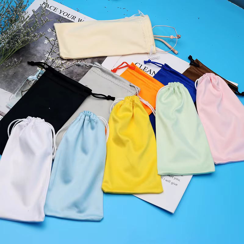 Mini sac à cordon pour lunettes