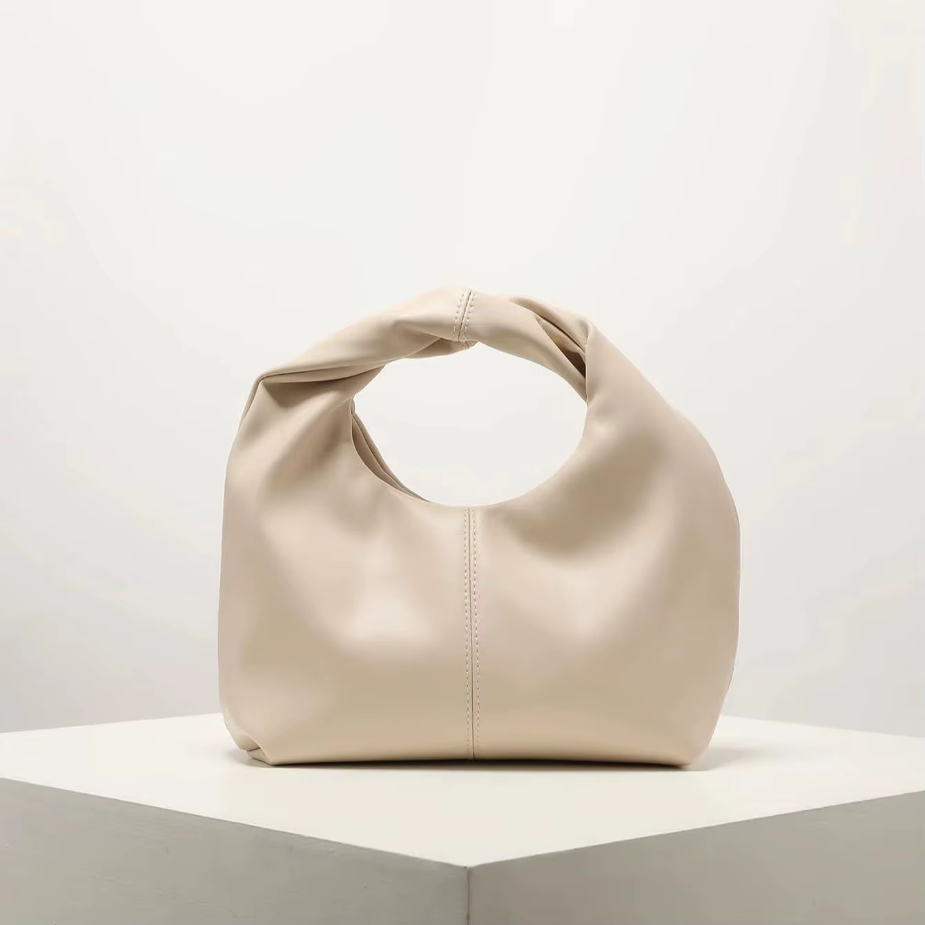 Sac carré torsadé élégant