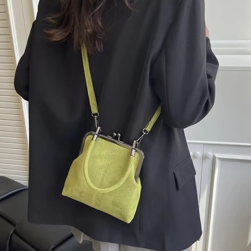 Sac bandoulière en cuir PU avec fermeture à clip