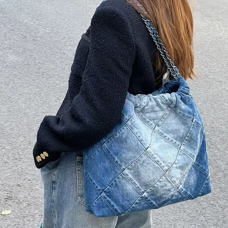 Sac fourre-tout en jean offre spéciale de la saison nouveau sac à main pour femme sac à bandoulière en chaîne à la mode