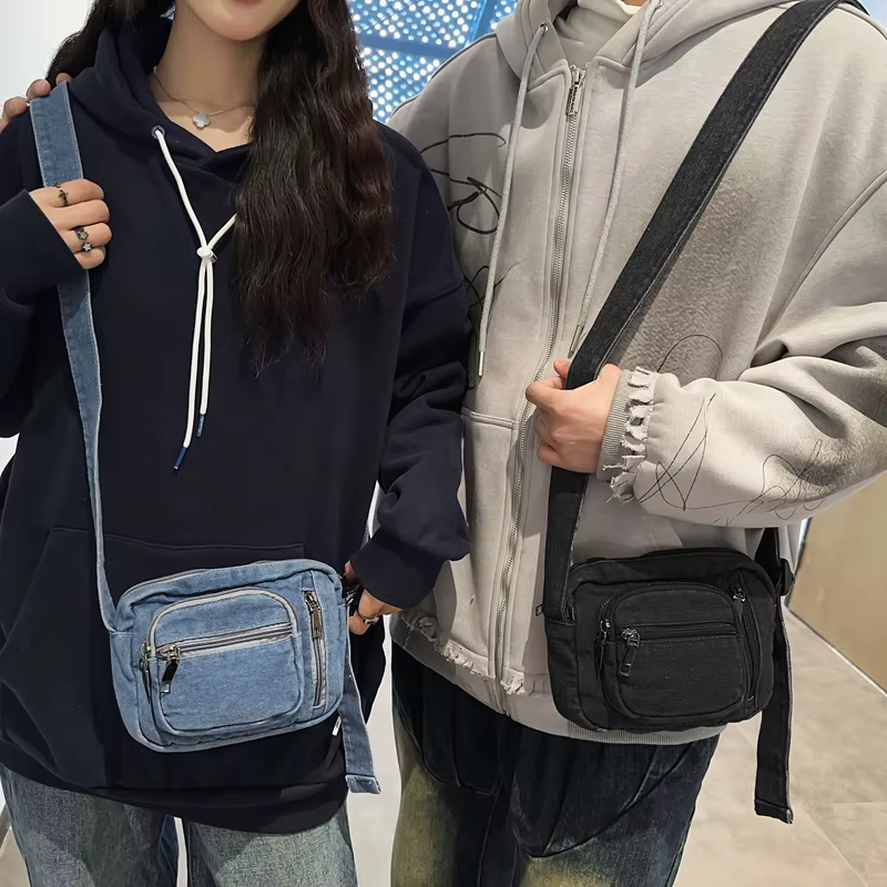 Petit sac à bandoulière classique en denim