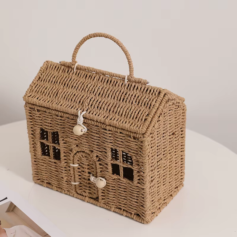 Sac en paille tissé à la main de petite maison de dessin animé