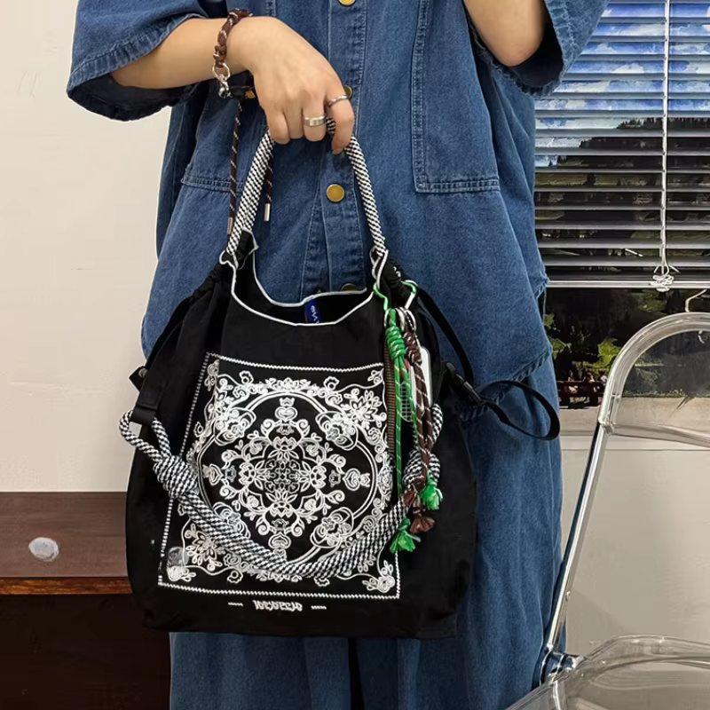 Sac à main en nylon brodé floral vintage pour femme – Sac