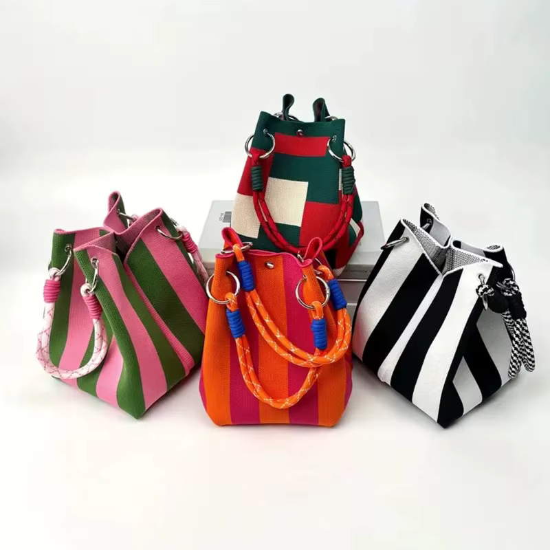 Sac seau tissé multicolore