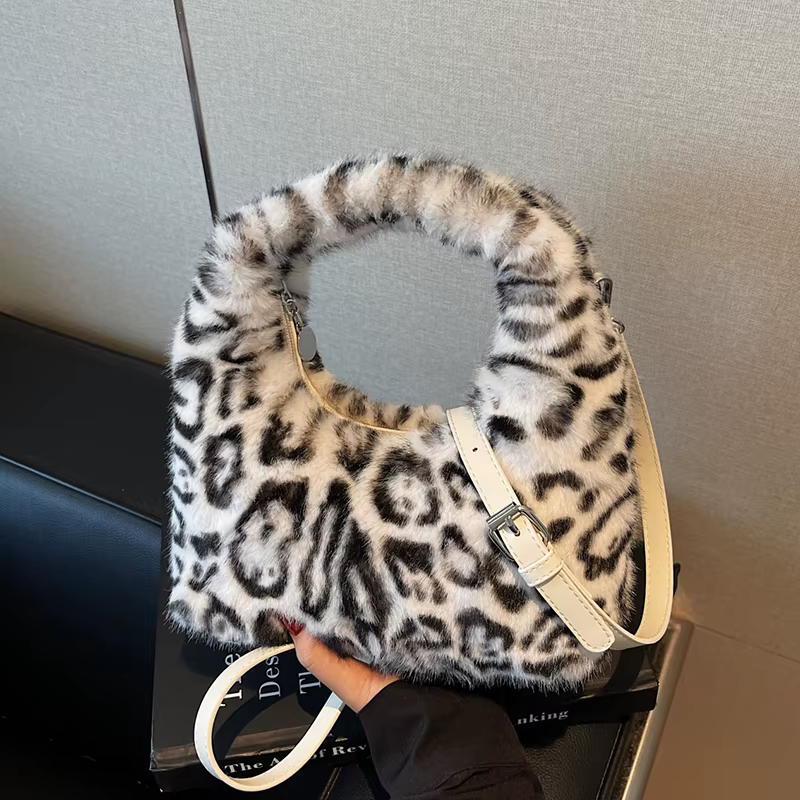 Pochette de soirée de luxe en fausse fourrure léopard